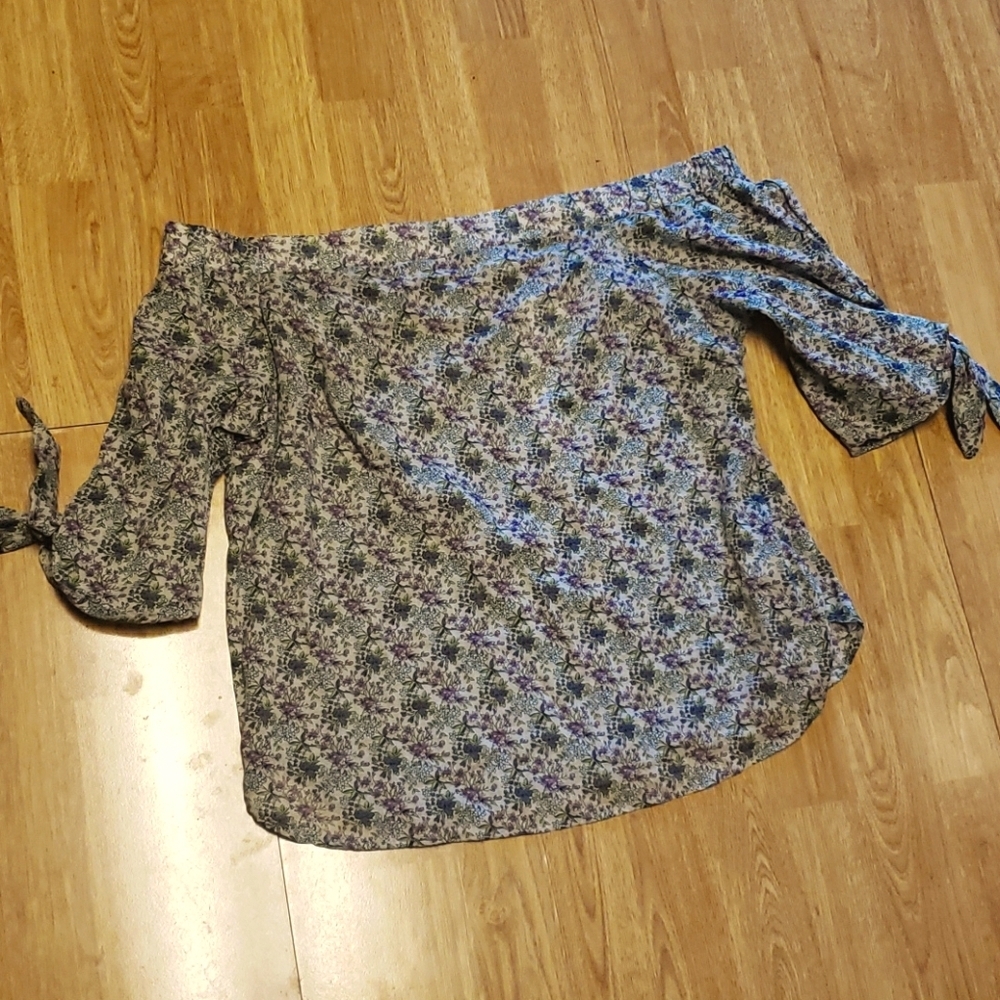 NWT Willow & Clay romantic flower OTS top M